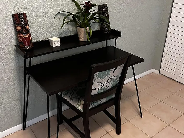 Desk in third bedroom