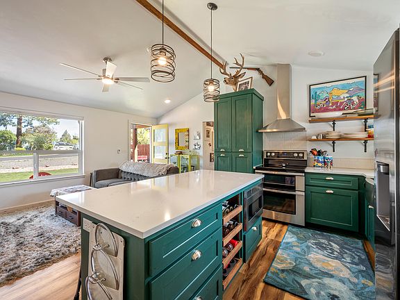 5th image of 992 NE Ochoco Ave