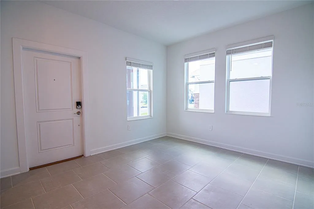 5 bed, 3.0 bath, 2654 sqft, $3,150 — Photo 2