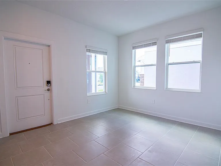 3106 Park Vale Rd — Photo 2