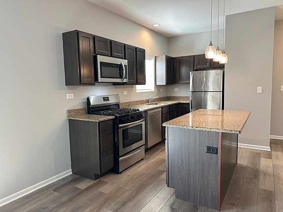 3rd image of 809 E Main St #3E