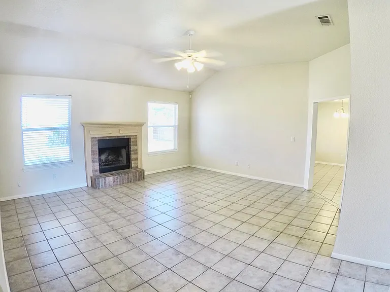 2705 Eastwood Dr — Photo 7