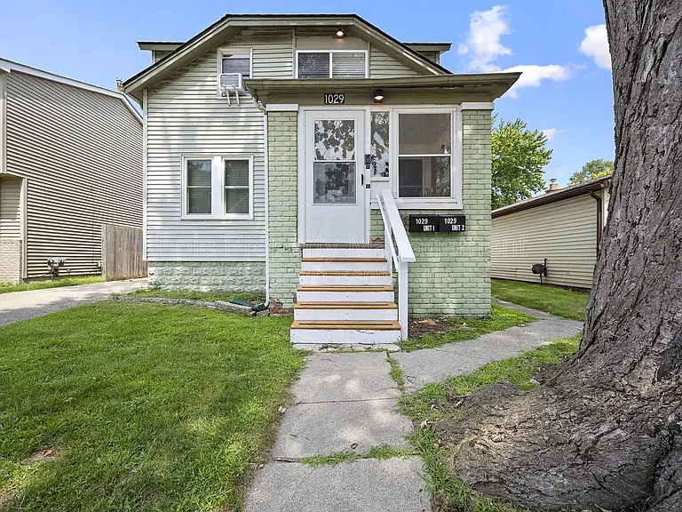 1029 E Granet Ave — Photo 1
