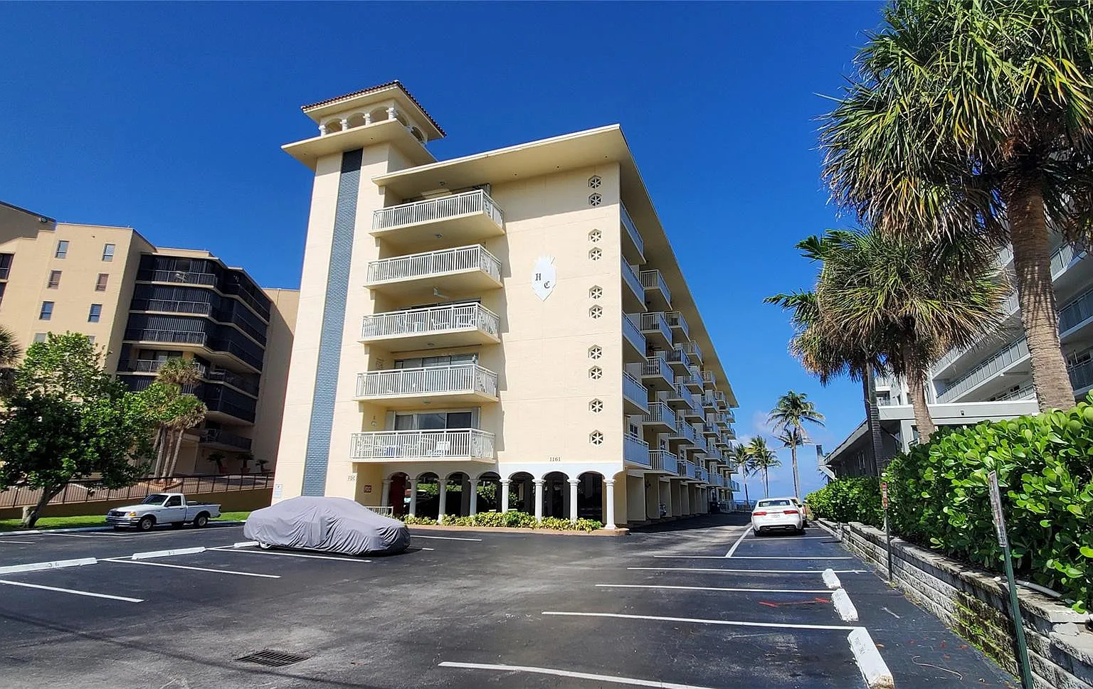 2 bed, 2.0 bath, 1050 sqft, $6,000 — Photo 2