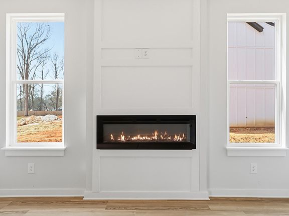 5th image of 162 Buncombe St