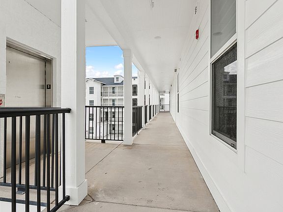 5th image of 3900 Lakeshore Blvd E #136