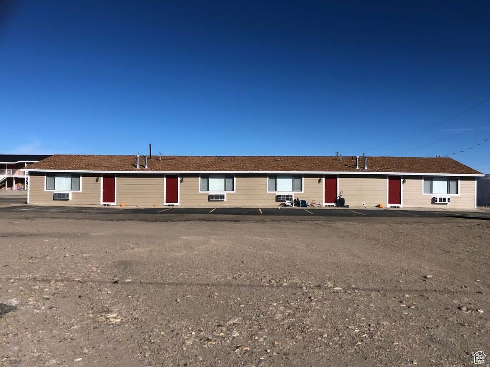 1st image of 570 W Main St