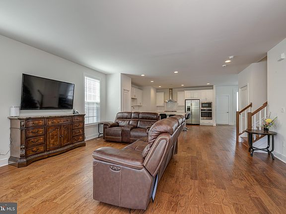 3rd image of 6147 Olivet Dr