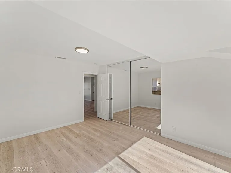 14722 Strathern St — Photo 28