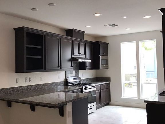 5th image of 413 10th St