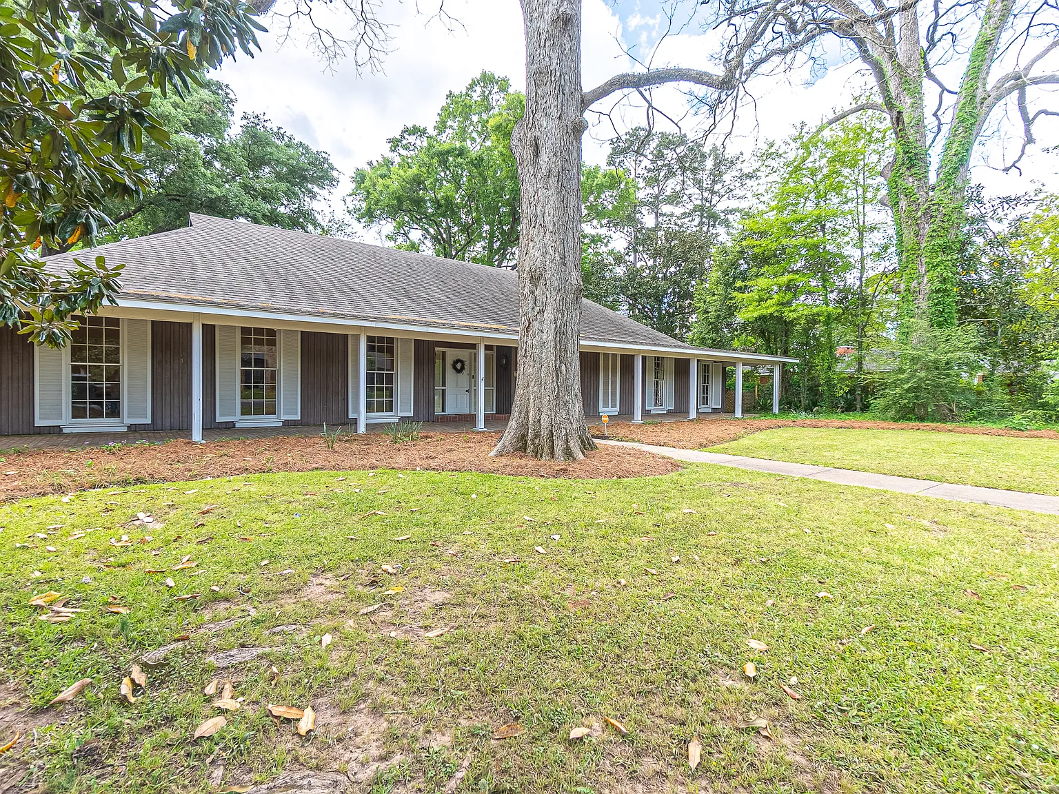 6 bed, 3677 sqft, $3,500 — Photo 3