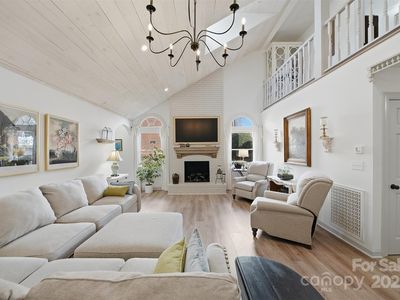 1042 1st St NE, Hickory, NC, 28601