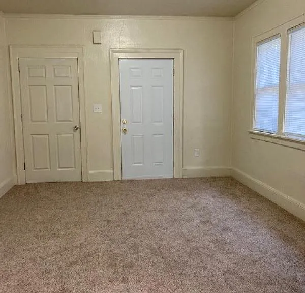602 E Republic St — Photo 6