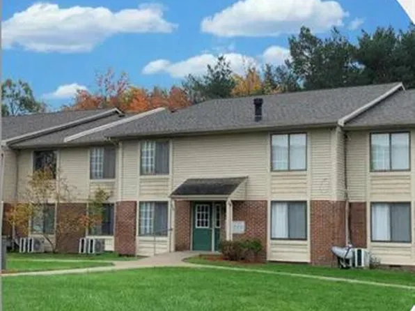 208 2nd St #7, Yale, MI 48097