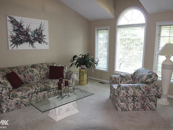 4th image of 17258 Country Club Dr