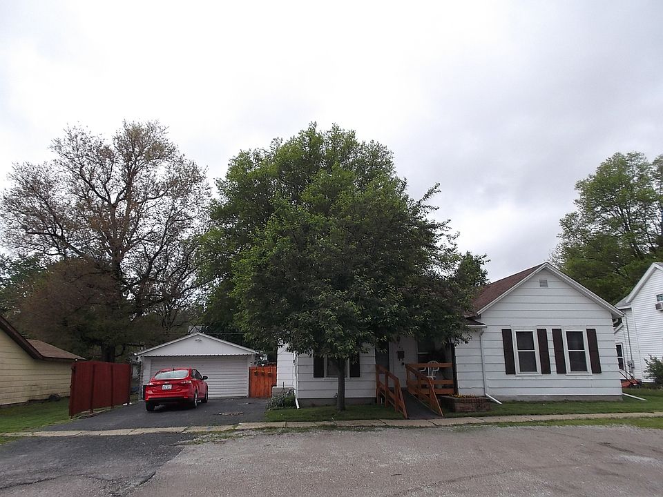 1st image of 206 N 8th St