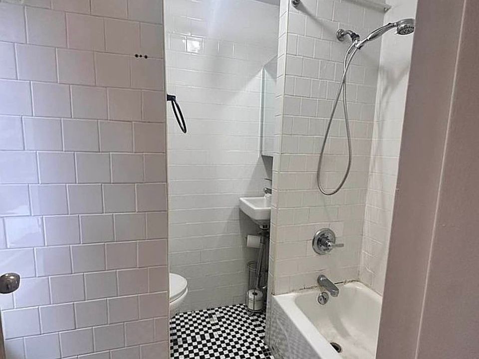 2nd image of 167 Mulberry St APT 1