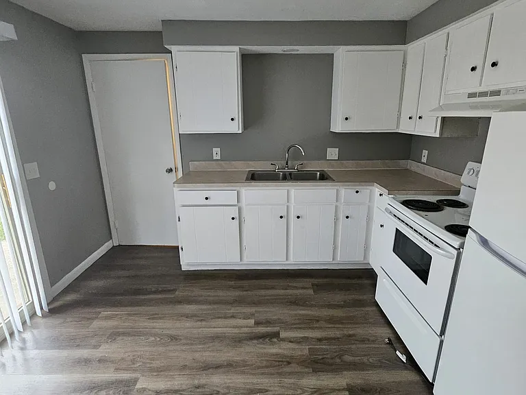 1818 E 42nd St — Photo 3