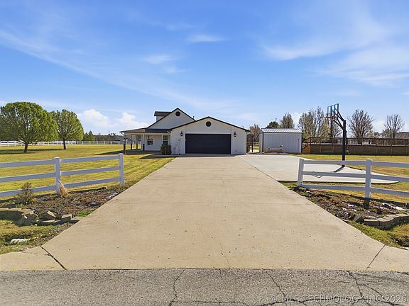 3rd image of 16921 Elm Ln