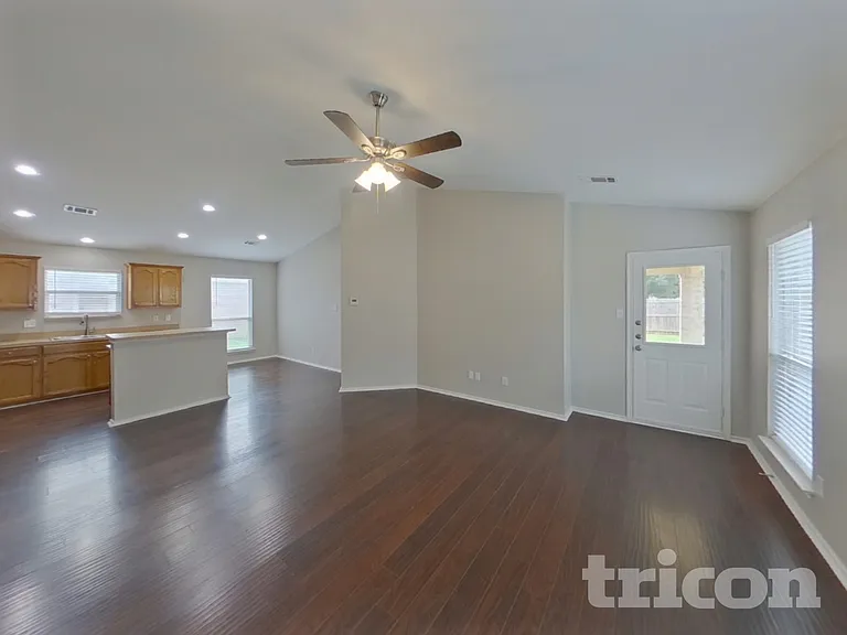 1145 Boxwood Dr — Photo 4