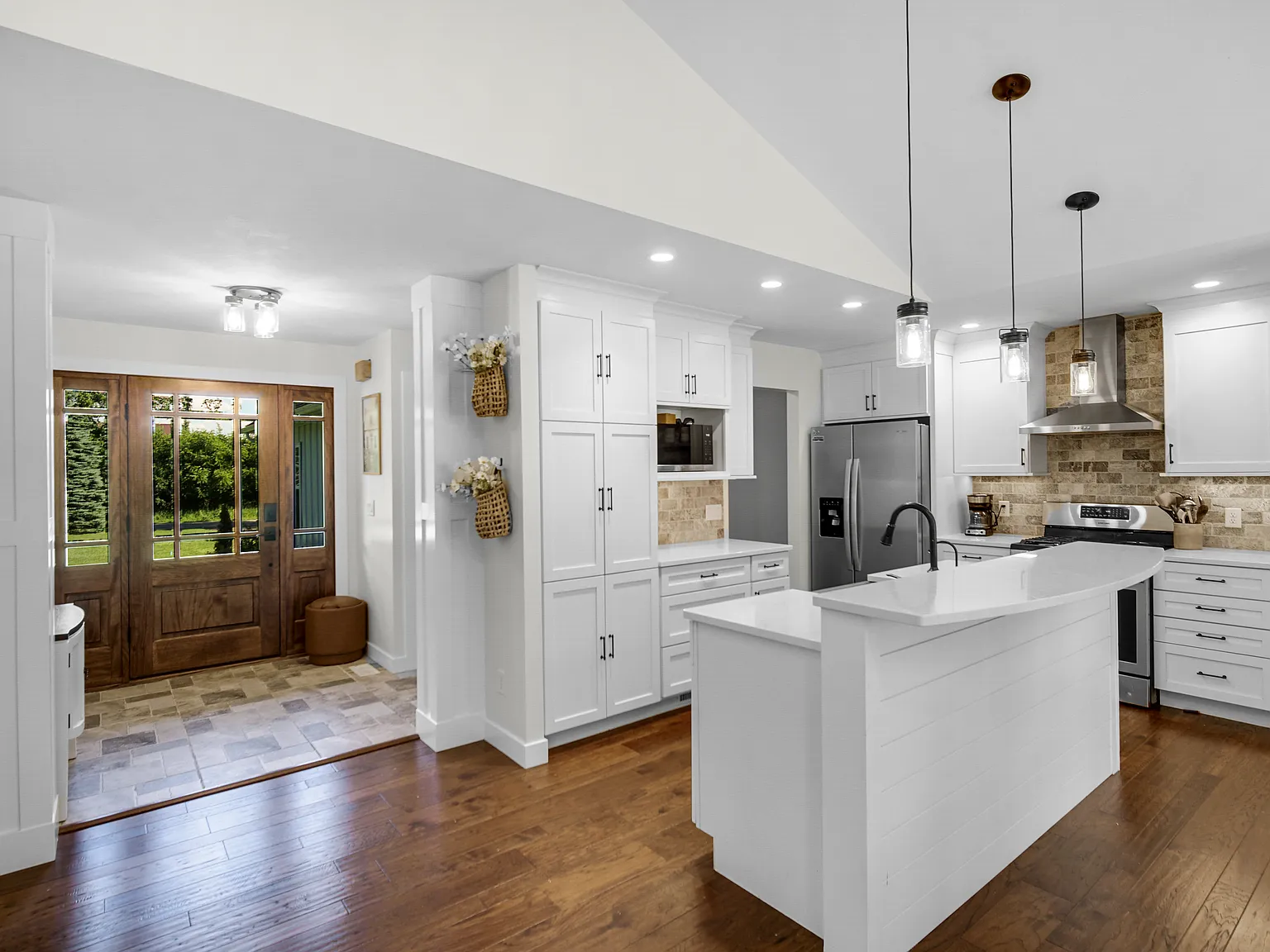 4 bed, $5,100 — Photo 4