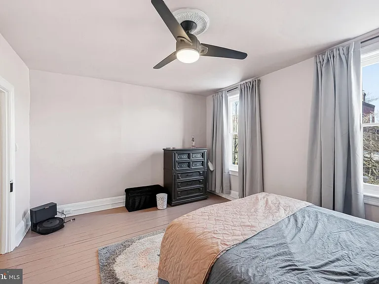 346 E Union St — Photo 24