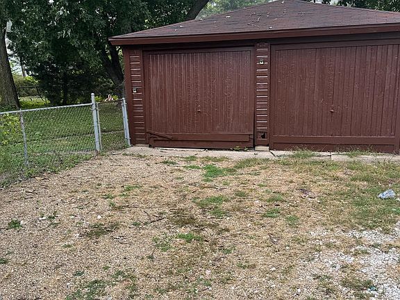 2nd image of 1407 N Hickory St