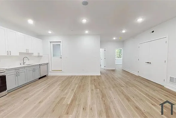4 bed, 1700 sqft, $2,580 — Photo 4