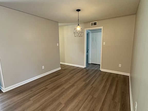 4th image of 1210 Simmonsridge Dr
