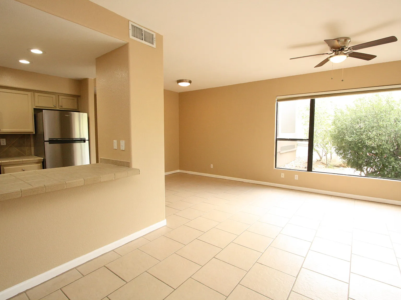 2 bed, 2.0 bath, 1077 sqft, $1,650 — Photo 4