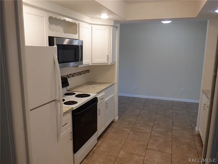 101 W Hill St — Photo 14