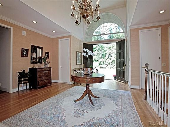 4th image of 15 Purchase Hills Dr