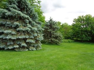 2 Fawn Ln, Galena, IL 61036