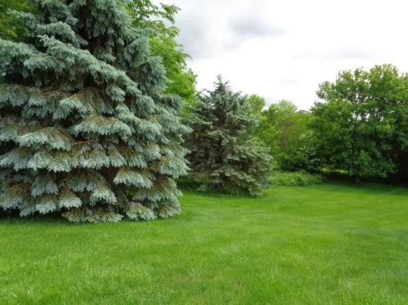 2 Fawn Ln, Galena, IL 61036