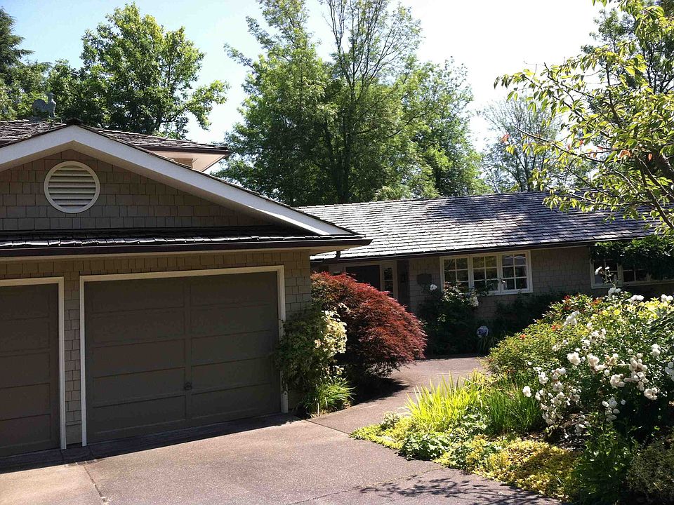 2nd image of 5110 Kenilworth Pl NE