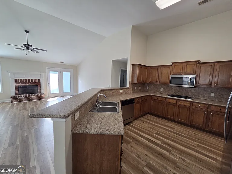 4213 Brentwood Dr — Photo 10