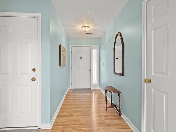 3rd image of 809 Chilesburg Ct