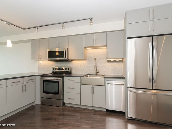 4th image of 300 N State St APT 5517