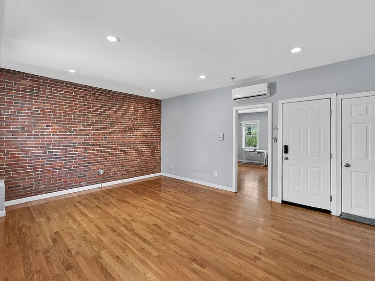 353 Sumner St #1A — Photo 4