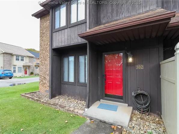 302 Maplewood Ln, Nitro, WV 25143