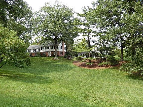 2nd image of 8420 Susann Ln