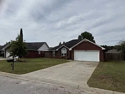 3 bed, 2.0 bath, 1617 sqft, $1,800 — Photo 1