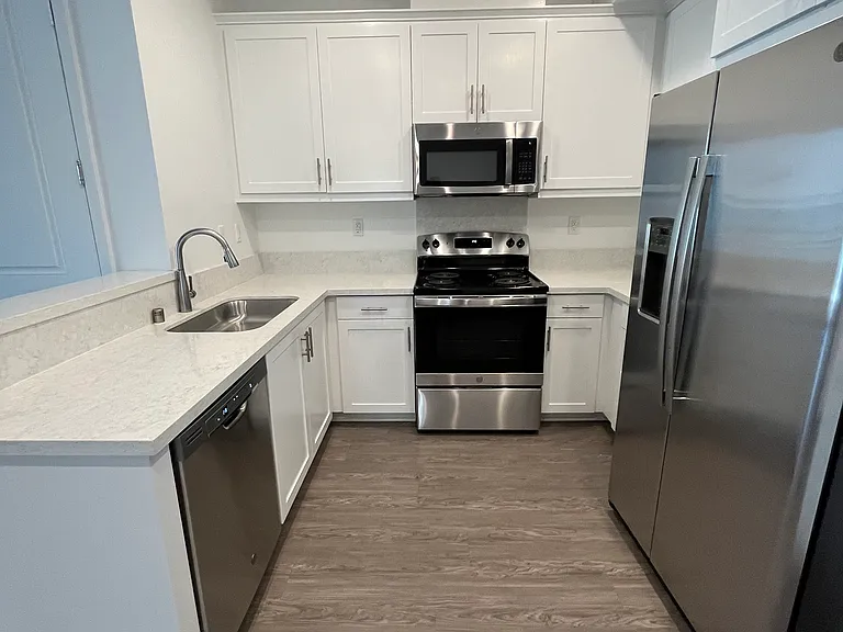 Stadium Park Apartments — Photo 29