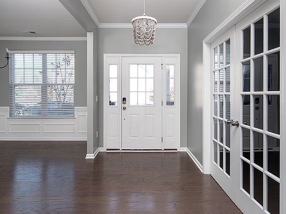 Front door entry/foyer