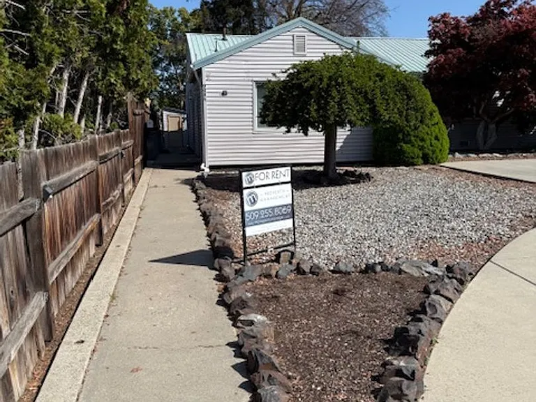 EN - 908 Bryan St — Photo 2