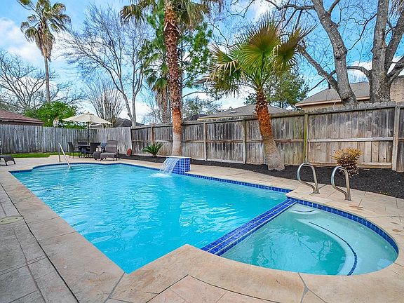 2nd image of 2927 S Blue Meadow Cir