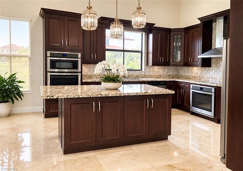 4 bed, 2.5 bath, 3094 sqft, $4,000 — Photo 3