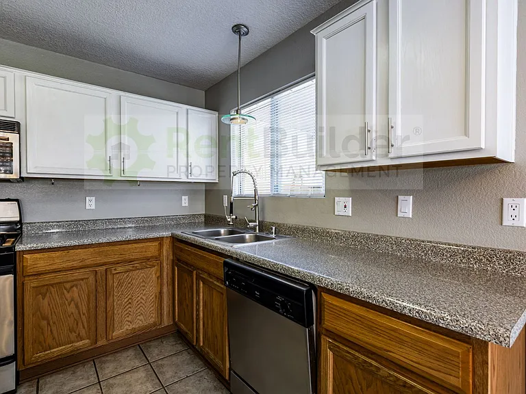8309 Crimson Ave NE — Photo 9