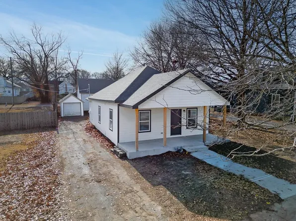 308 E 2nd St, Tonganoxie, KS 66086