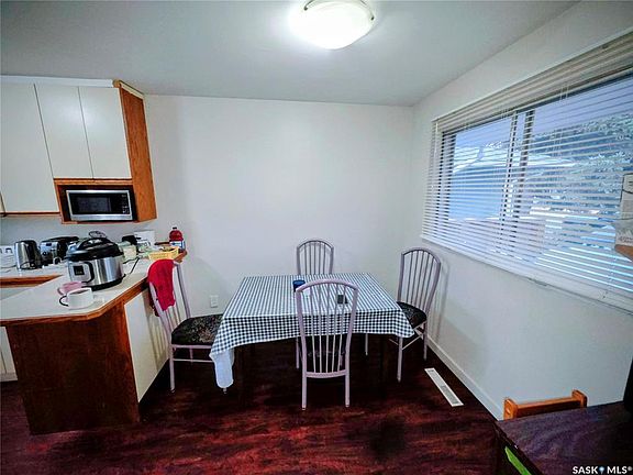 4th image of 1622 Cumberland Ave S